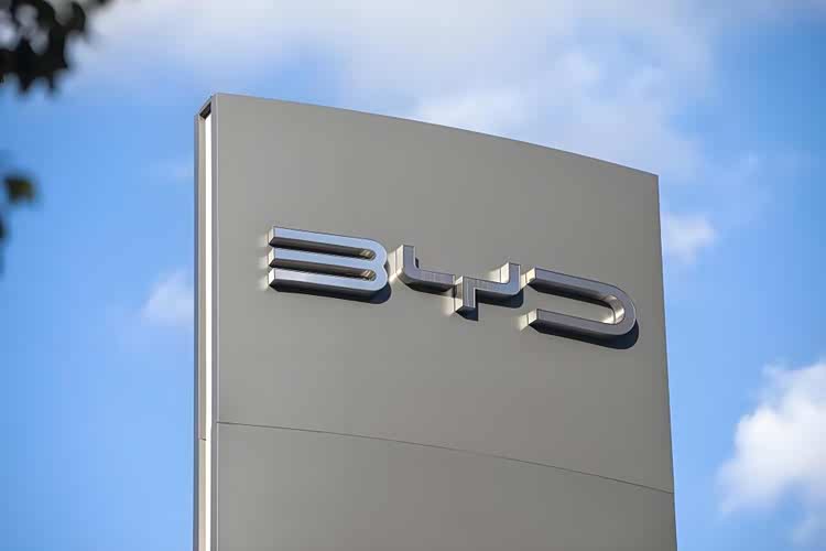 兆瓦闪充铺满服务区？比亚迪里有高人，他们可能会在这个地方建站