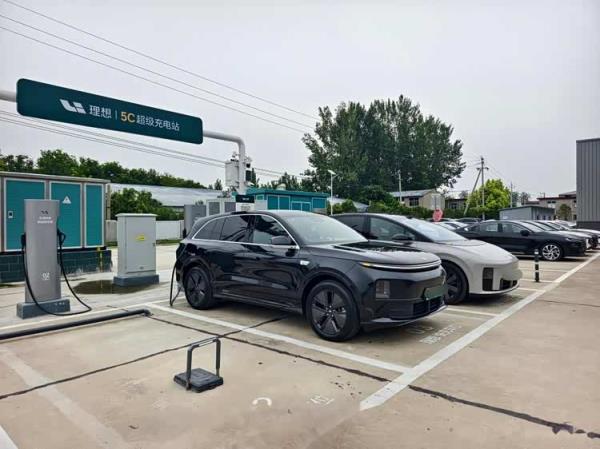 兆瓦闪充铺满服务区？比亚迪里有高人，他们可能会在这个地方建站