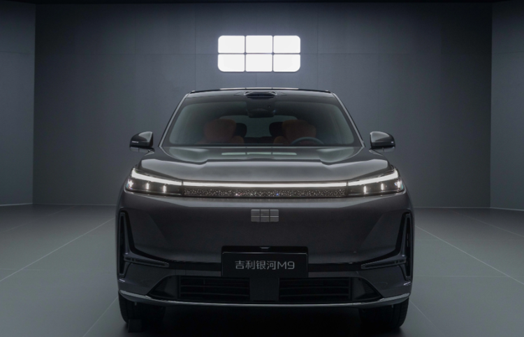 摸着比亚迪过河的吉利超过了比亚迪！