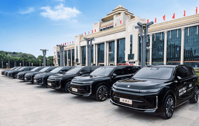 华为乾崑科技旗舰大六座华境S 荣膺自治区人大会议用车 - 京牌出租信息