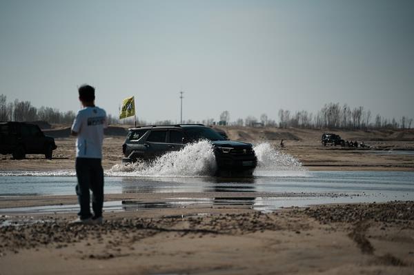 北京罗女士有富余北京牌-【京F•03****】对外出租